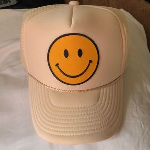 MM Designs smiley trucker hat